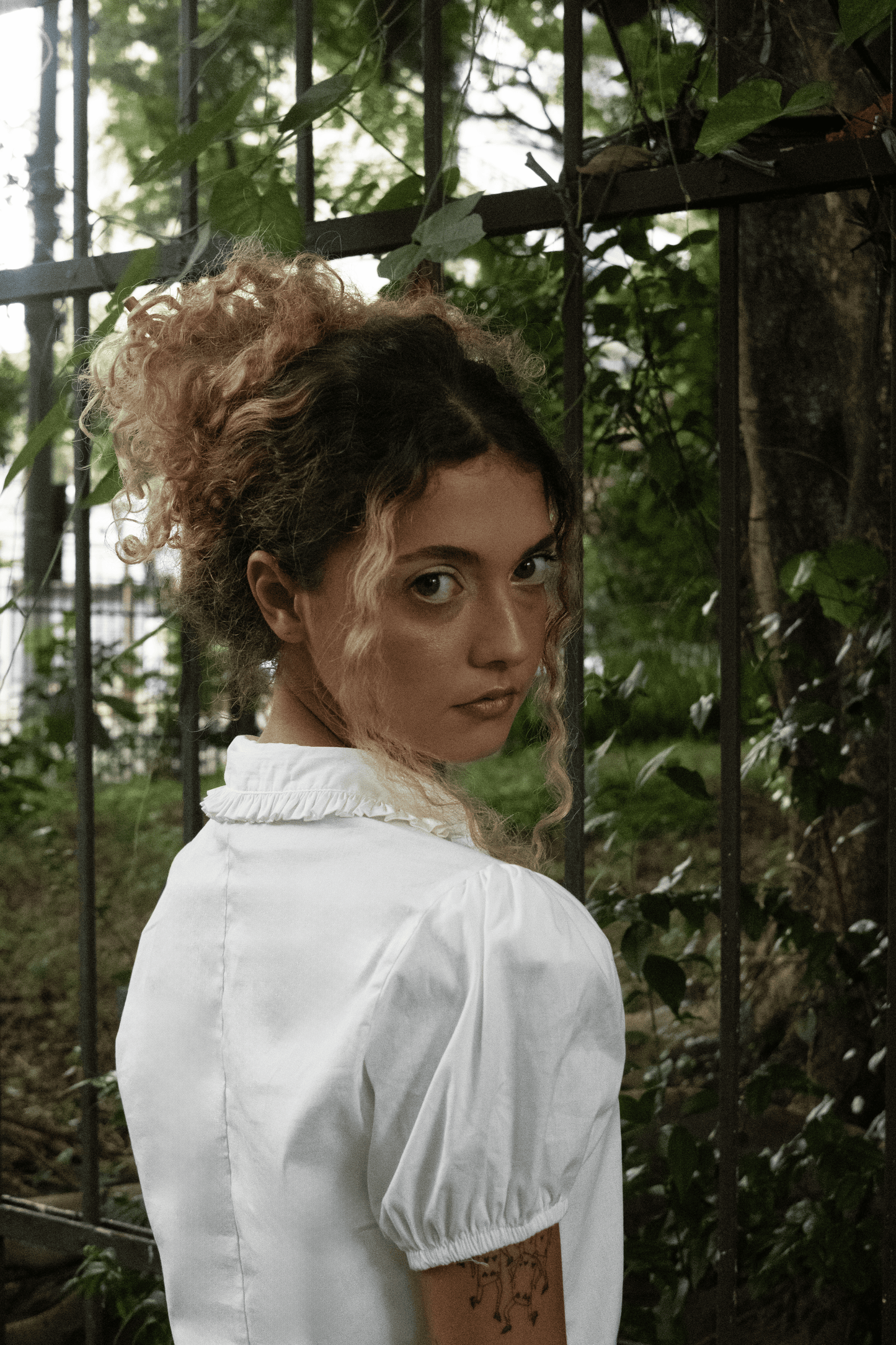 Blusa doll com gola boneca