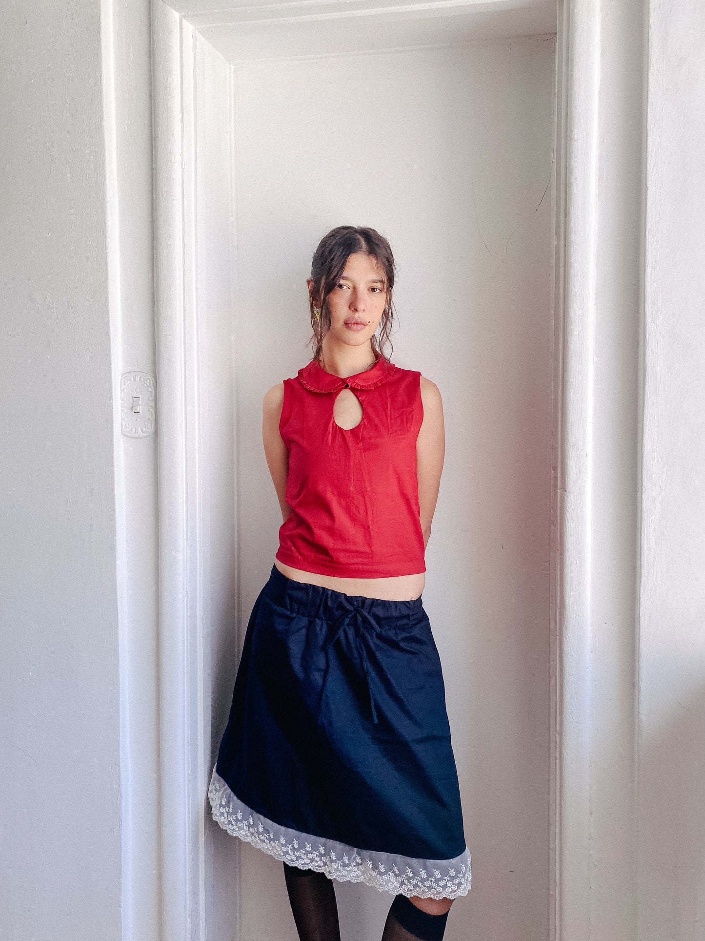 saia em tricoline com detalhe rendado