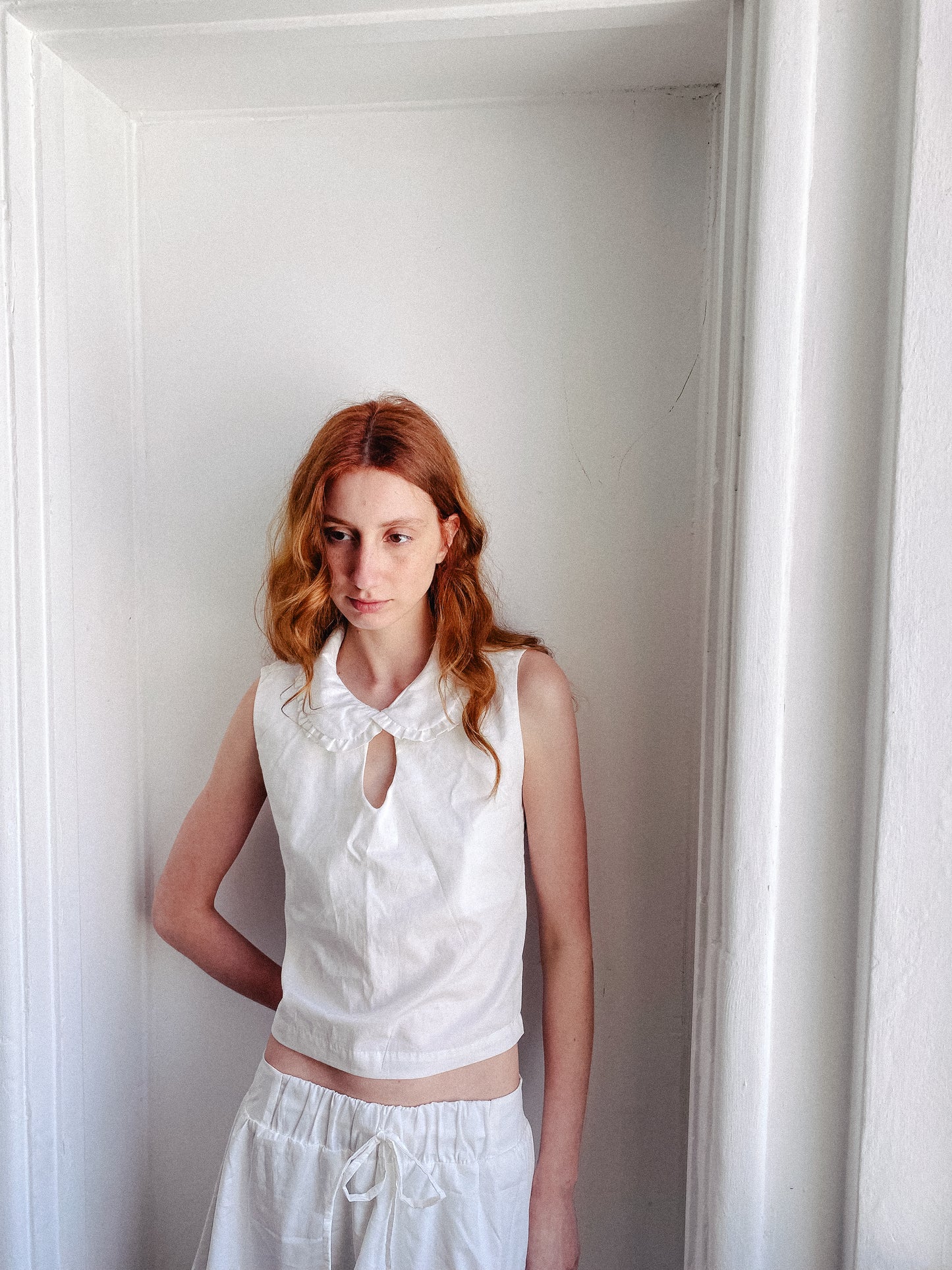 blusa com gola boneca em tricoline