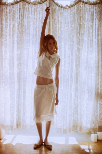 saia em tricoline com detalhe rendado