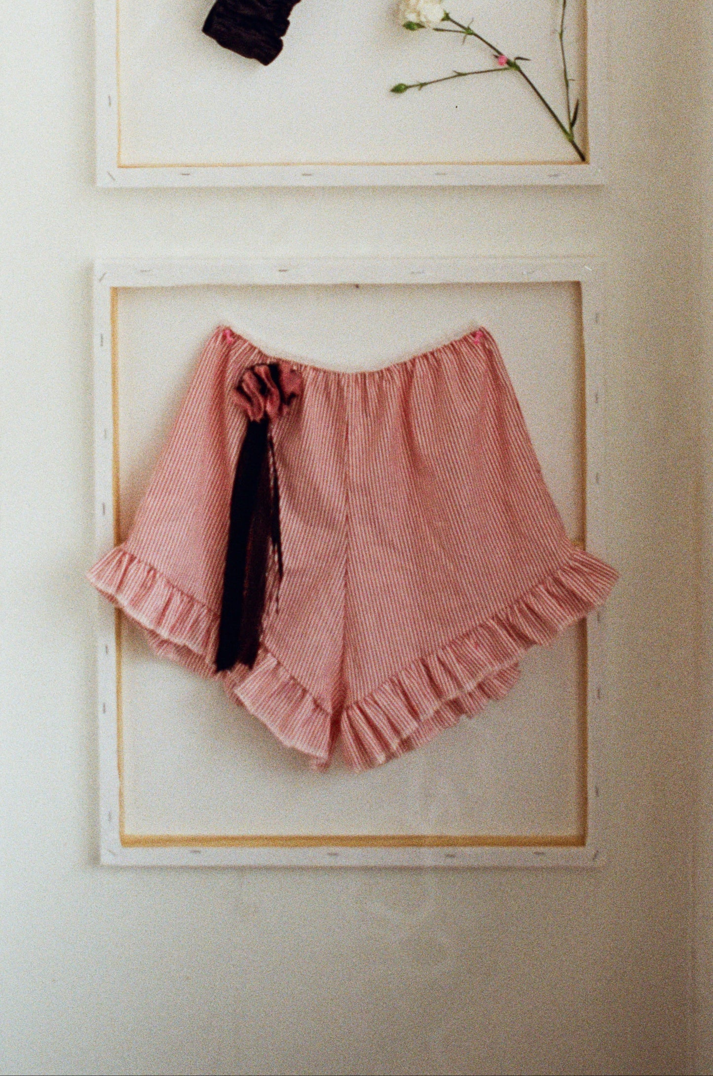 Shorts Listrado com Babado