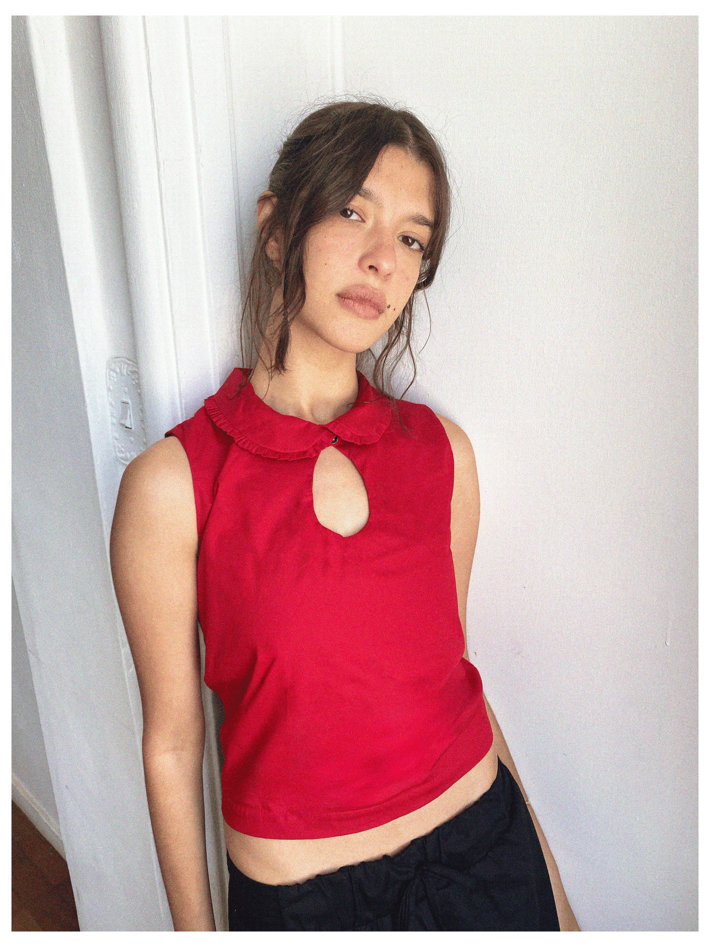 blusa com gola boneca em tricoline